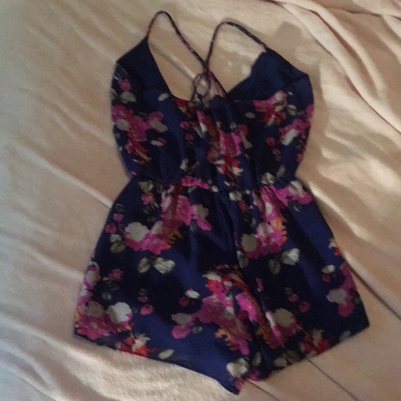 Forever 21 romper - Picture 2 of 2